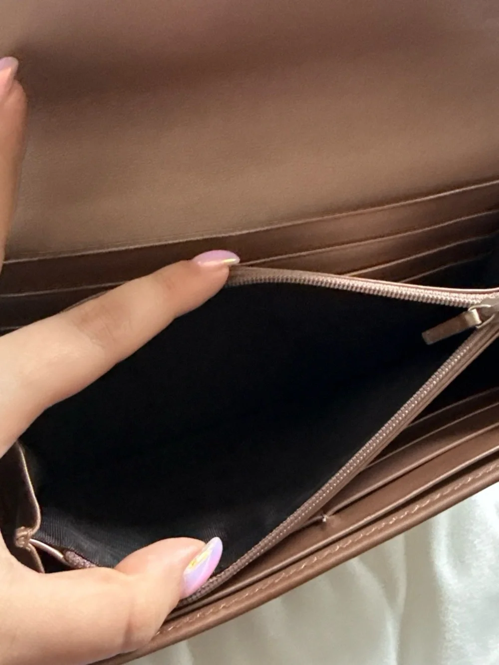 Gucci Beige Monogram Continental Wallet with Pink Trim and Heart Logo - Picture 8 of 9